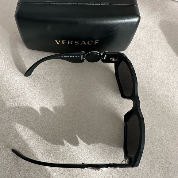 Versace sunglasses - Picture 2 of 6